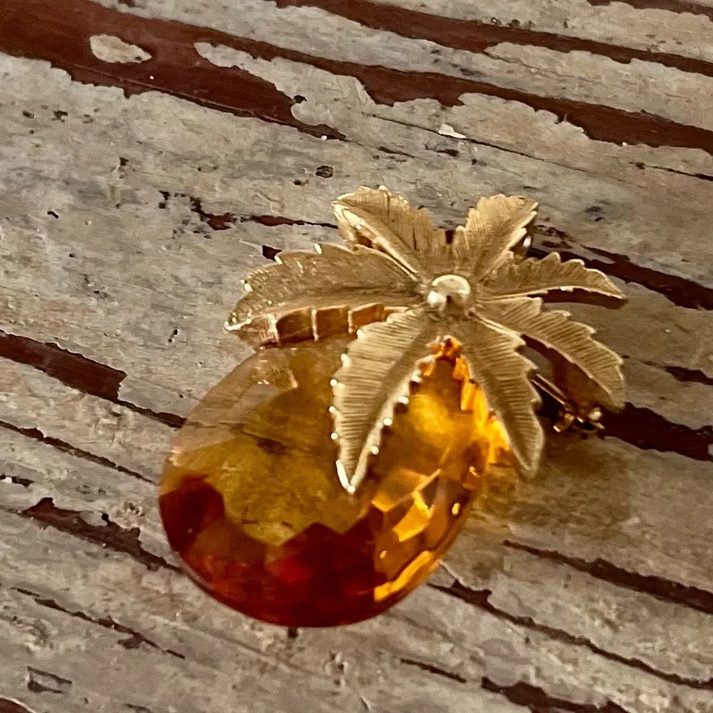 Vintage SARAH COVENTRY Amber Faceted Glass and Gold Leaf Brooch
